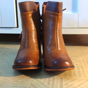 NWT Adorable Brown Booties!